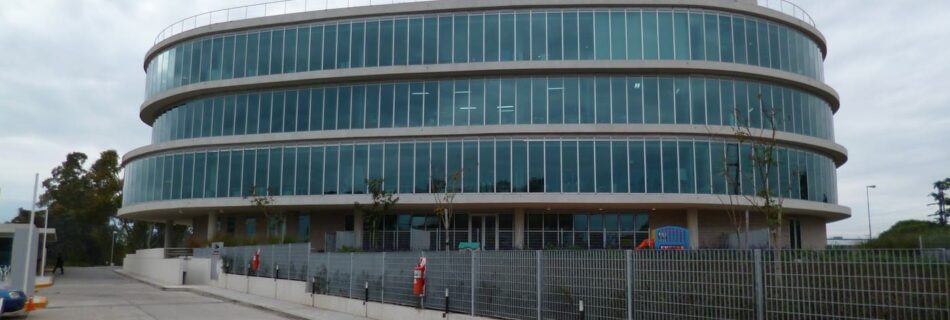 Edificio corporativo realizado con tecnología Prenova